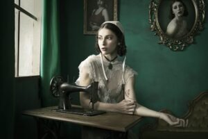 LA DENTELIÈRE | LES MONDES INSENSES par Mathilde Oscar